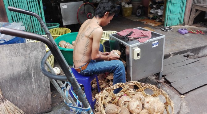 BABA-Tailandia-20160124-In Buri-Tatuat pelant cocos