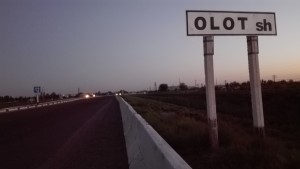 Després de 80km avui i 600km des de Tadjikistan, finalment Olot!  El final de la nostra ruta a peu per Uzbekistan, acabant a tocar de Turkmenistan