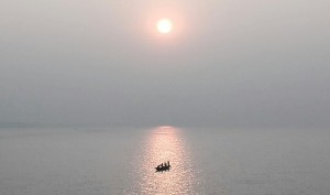 Fent-se de dia sobre el gran riu Padma