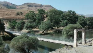 Raconet i pont sobre el riu Mtkvari